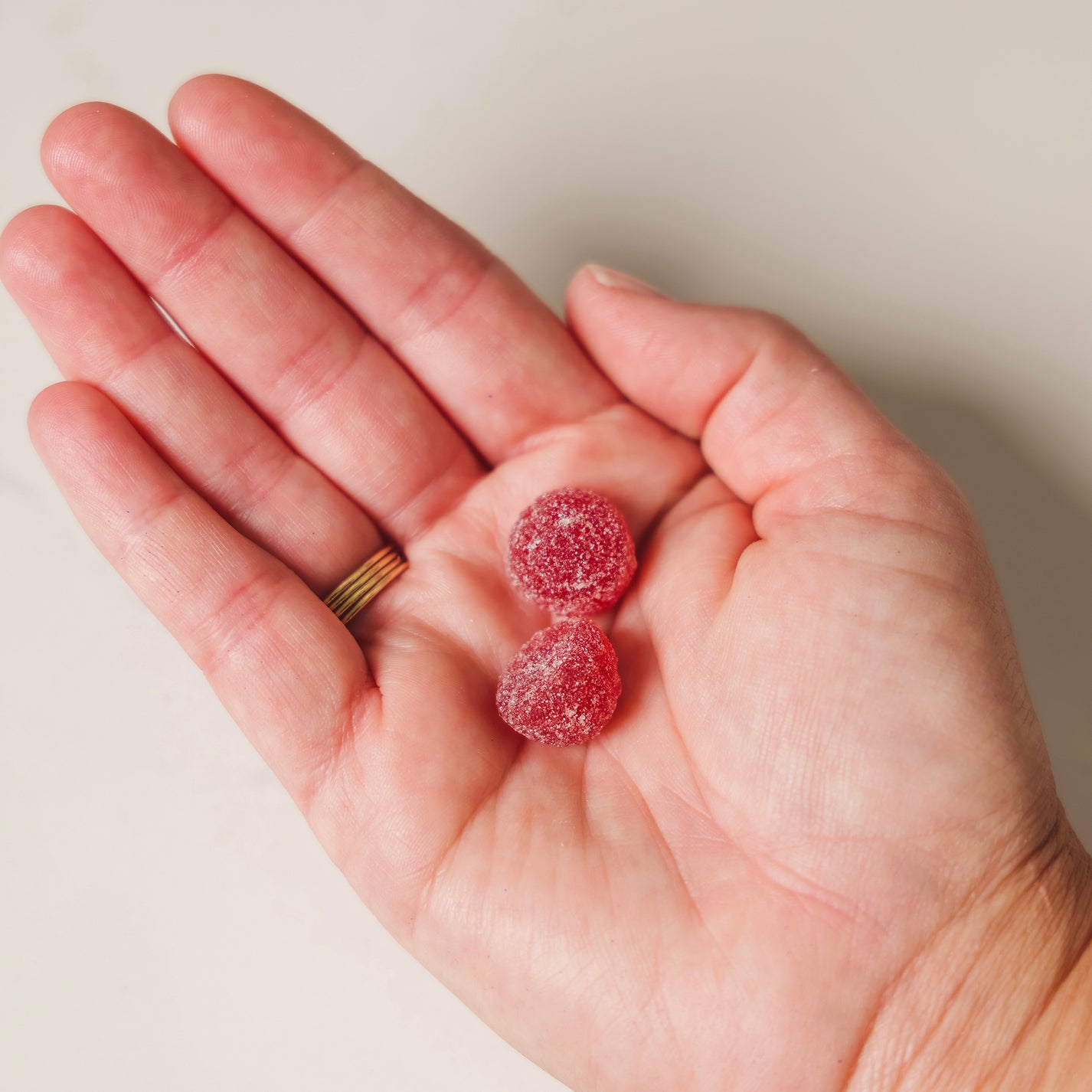 + Vitamin C Gummies Natural Strawberry Flavored 60 servi MRM Nutrition